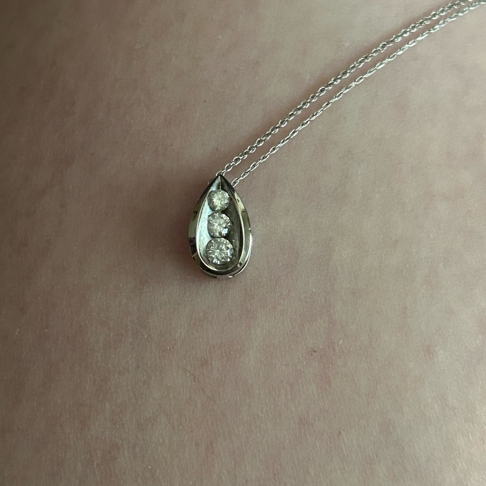 Elegant Silver Teardrop Necklace